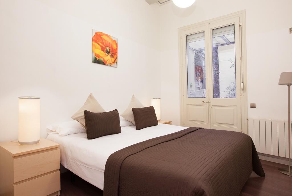 Rent Top Apartments Near Plaza De Catalunya برشلونة المظهر الخارجي الصورة