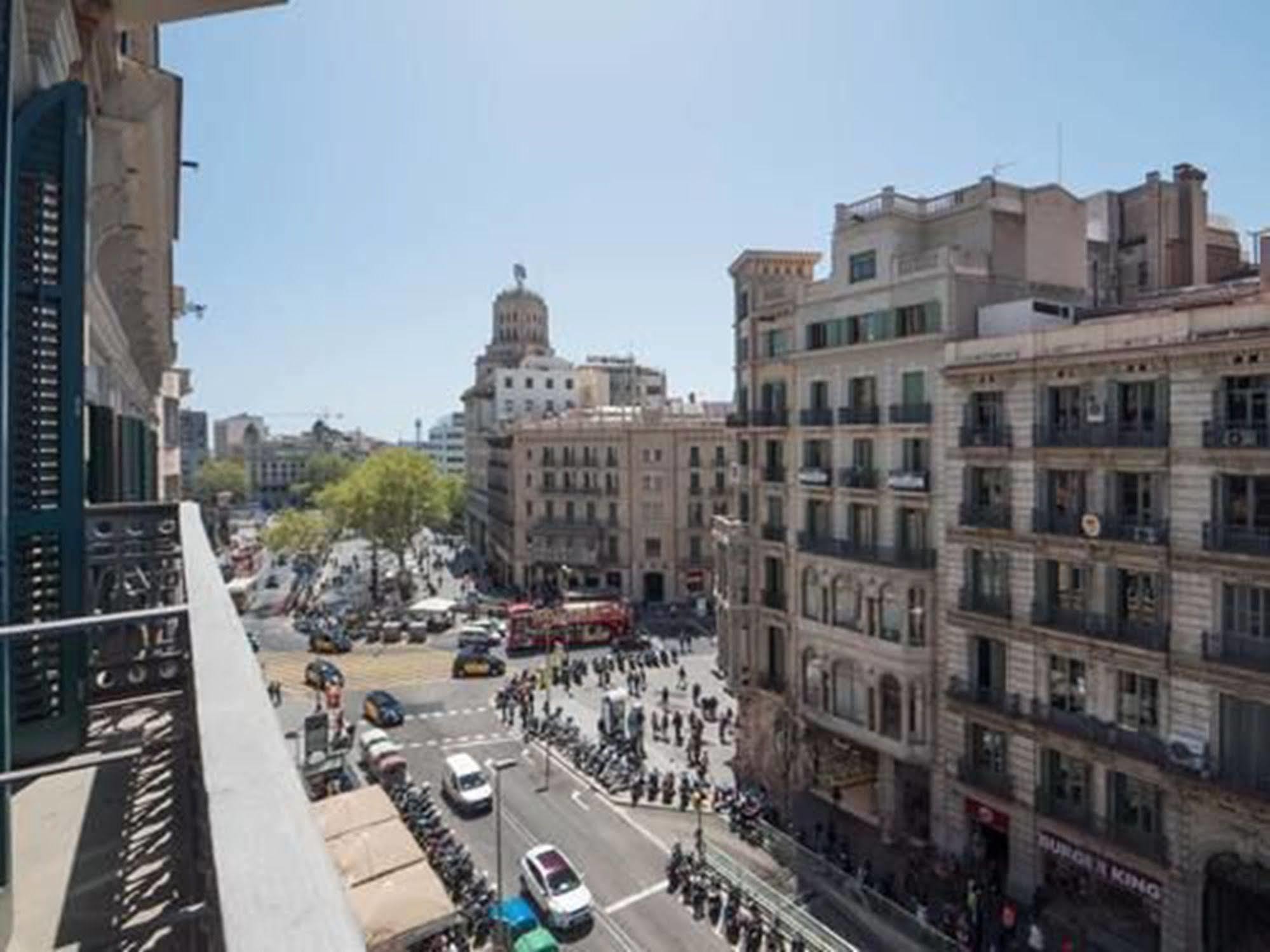 Rent Top Apartments Near Plaza De Catalunya برشلونة المظهر الخارجي الصورة