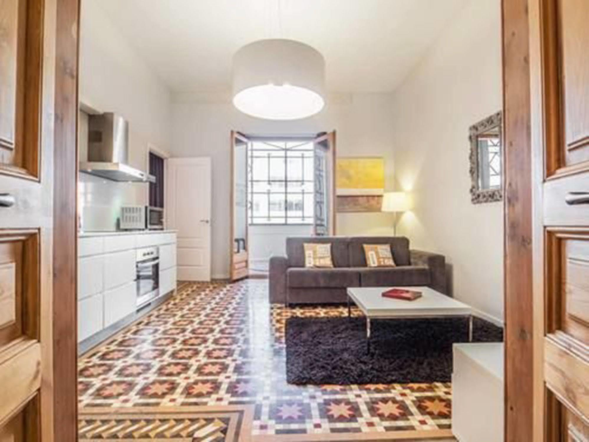 Rent Top Apartments Near Plaza De Catalunya برشلونة المظهر الخارجي الصورة