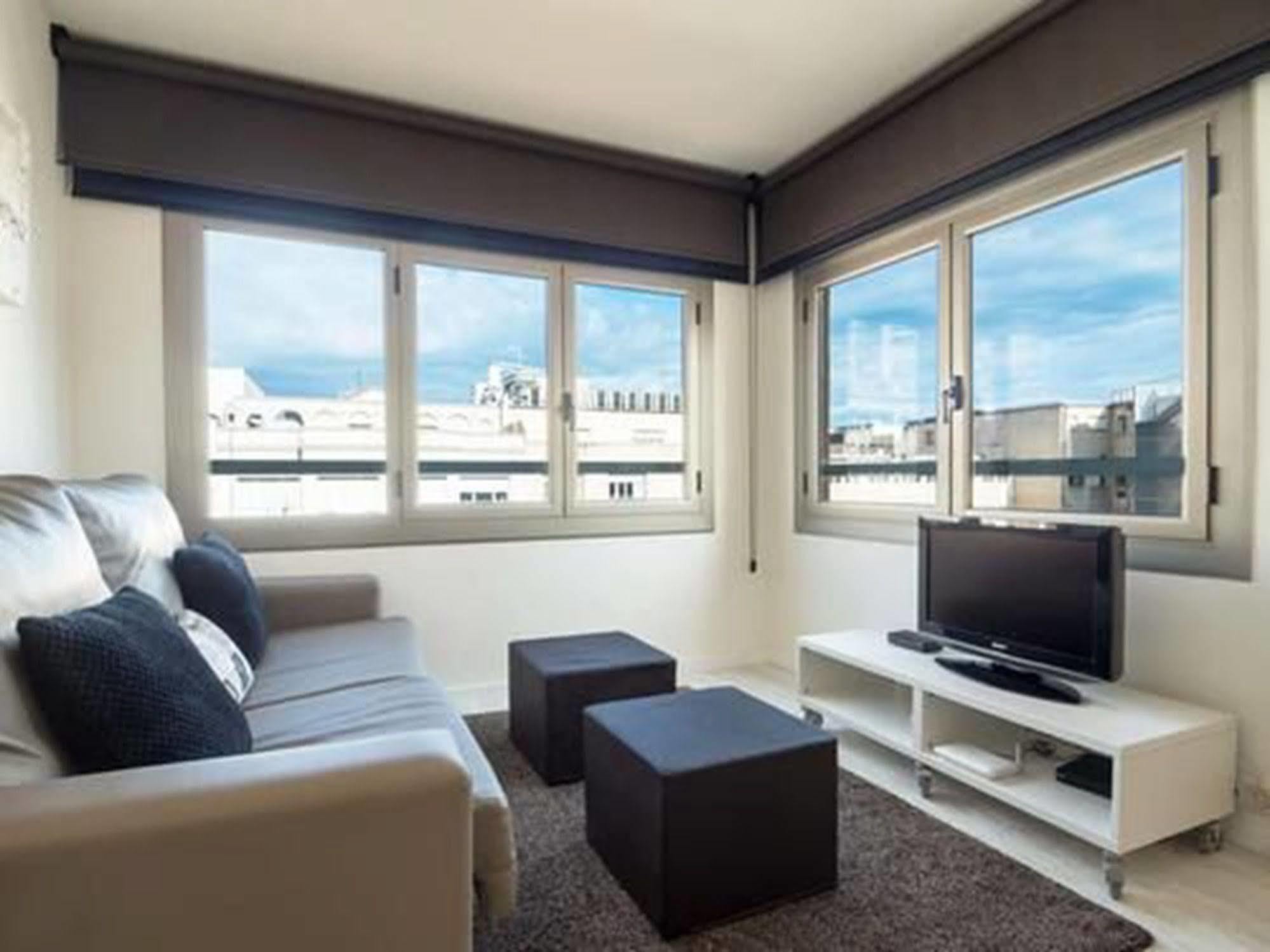 Rent Top Apartments Near Plaza De Catalunya برشلونة المظهر الخارجي الصورة