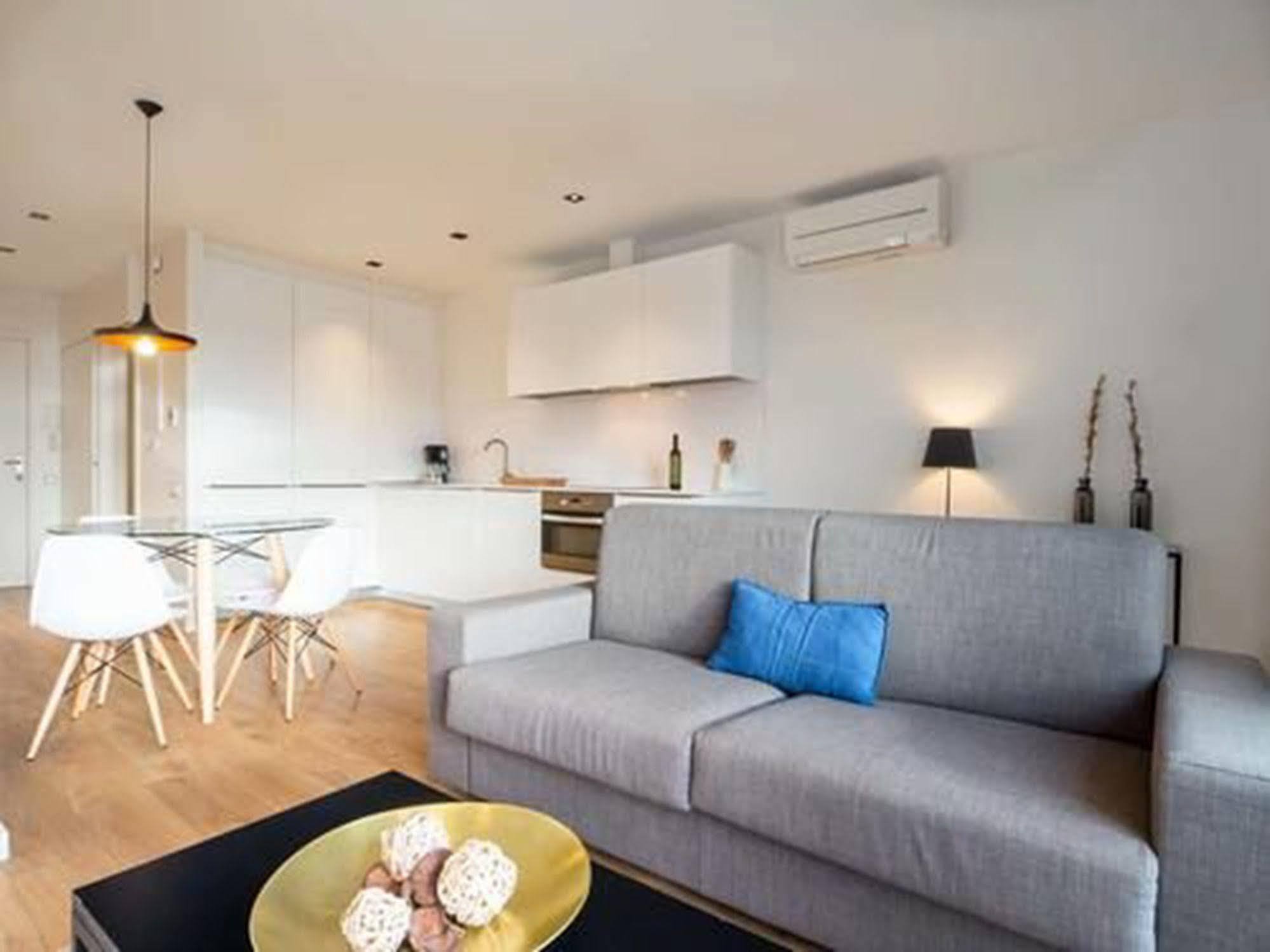 Rent Top Apartments Near Plaza De Catalunya برشلونة المظهر الخارجي الصورة