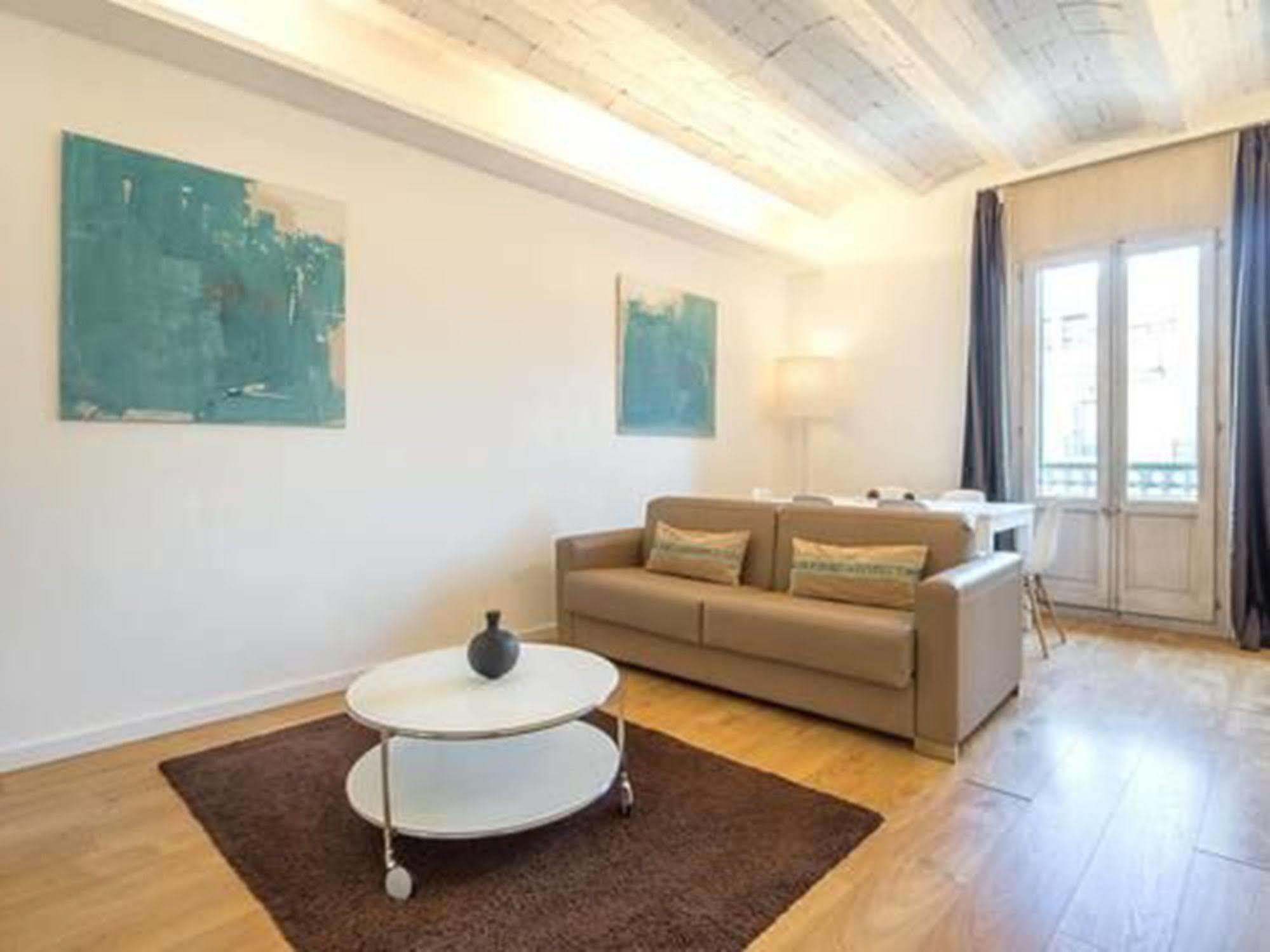 Rent Top Apartments Near Plaza De Catalunya برشلونة المظهر الخارجي الصورة