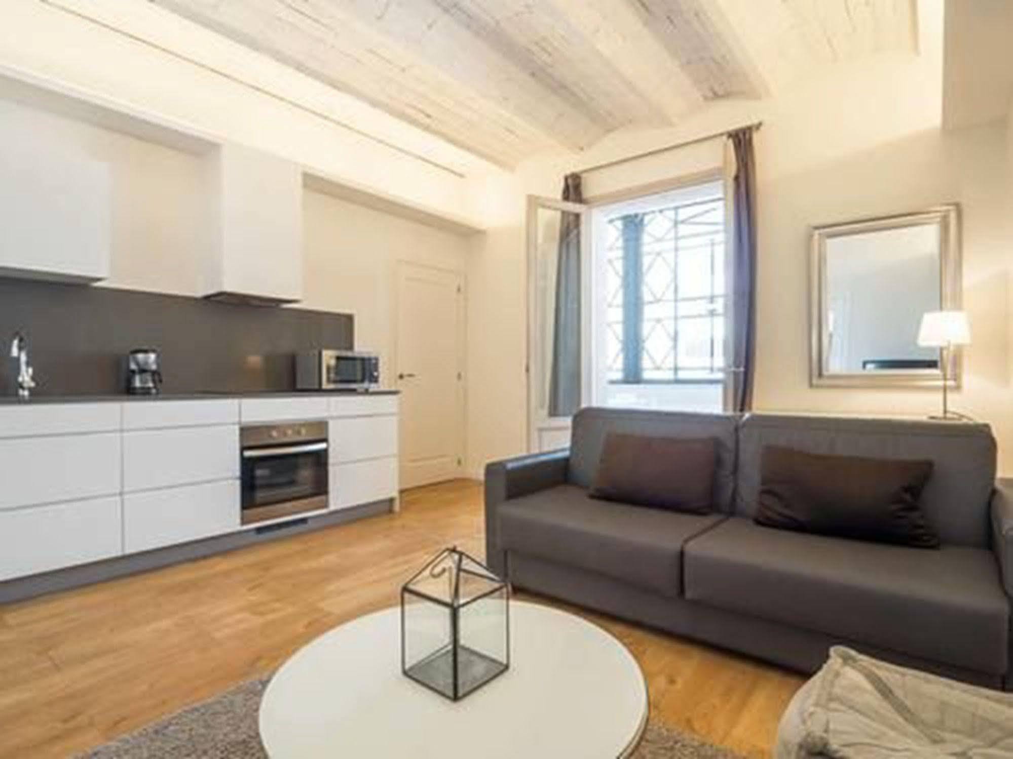 Rent Top Apartments Near Plaza De Catalunya برشلونة المظهر الخارجي الصورة