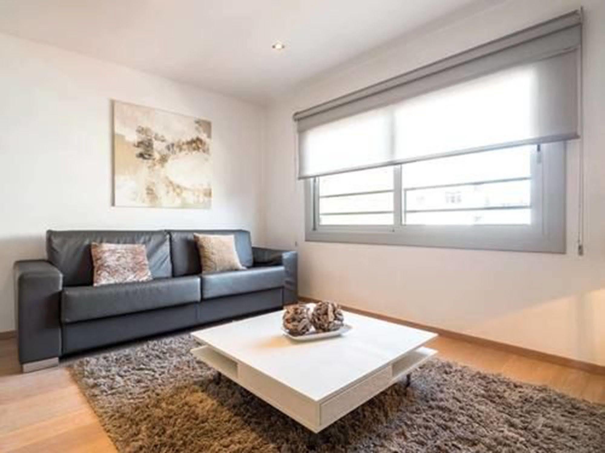 Rent Top Apartments Near Plaza De Catalunya برشلونة المظهر الخارجي الصورة