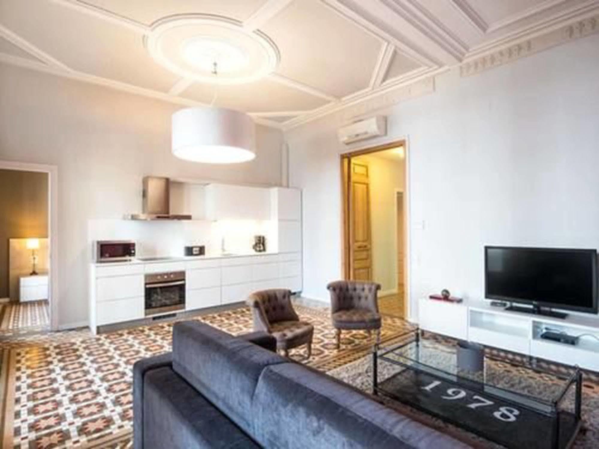 Rent Top Apartments Near Plaza De Catalunya برشلونة المظهر الخارجي الصورة