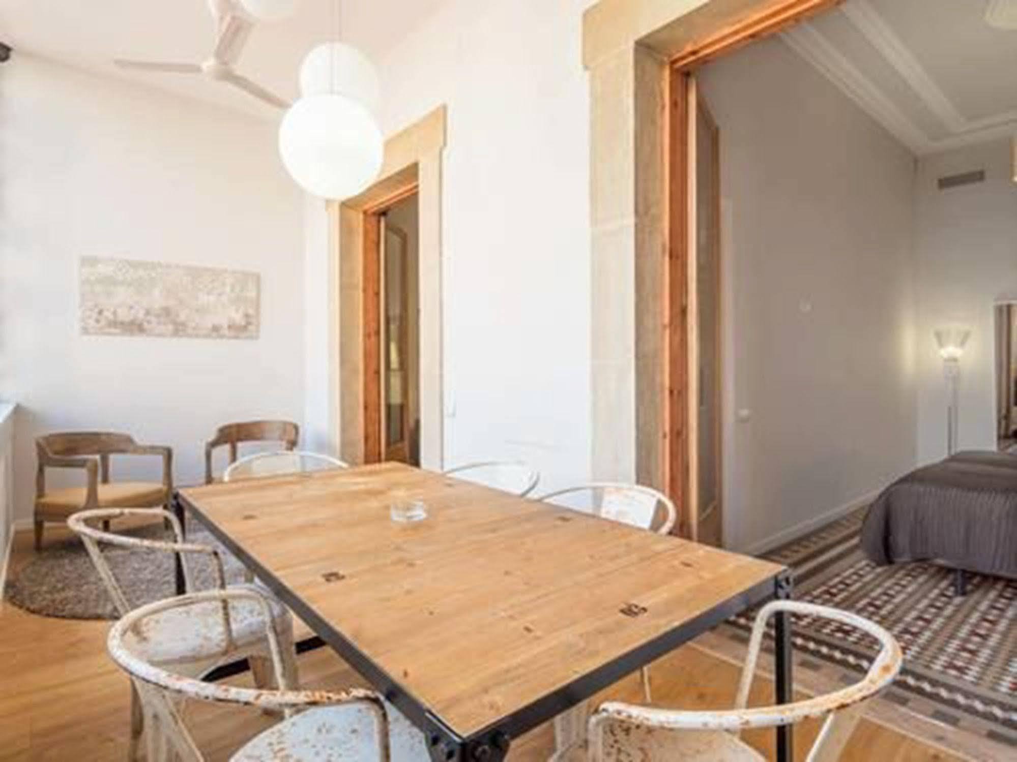 Rent Top Apartments Near Plaza De Catalunya برشلونة المظهر الخارجي الصورة