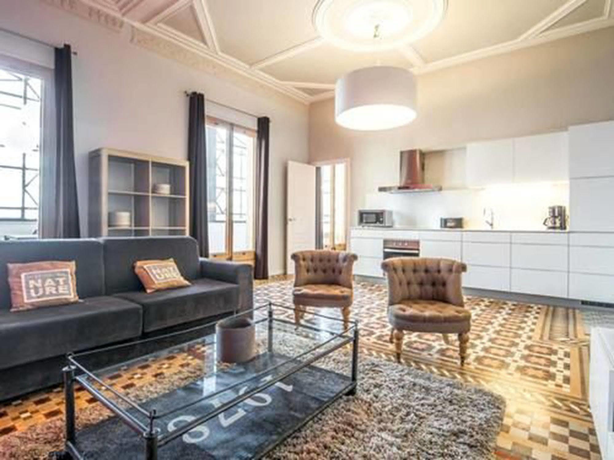 Rent Top Apartments Near Plaza De Catalunya برشلونة المظهر الخارجي الصورة