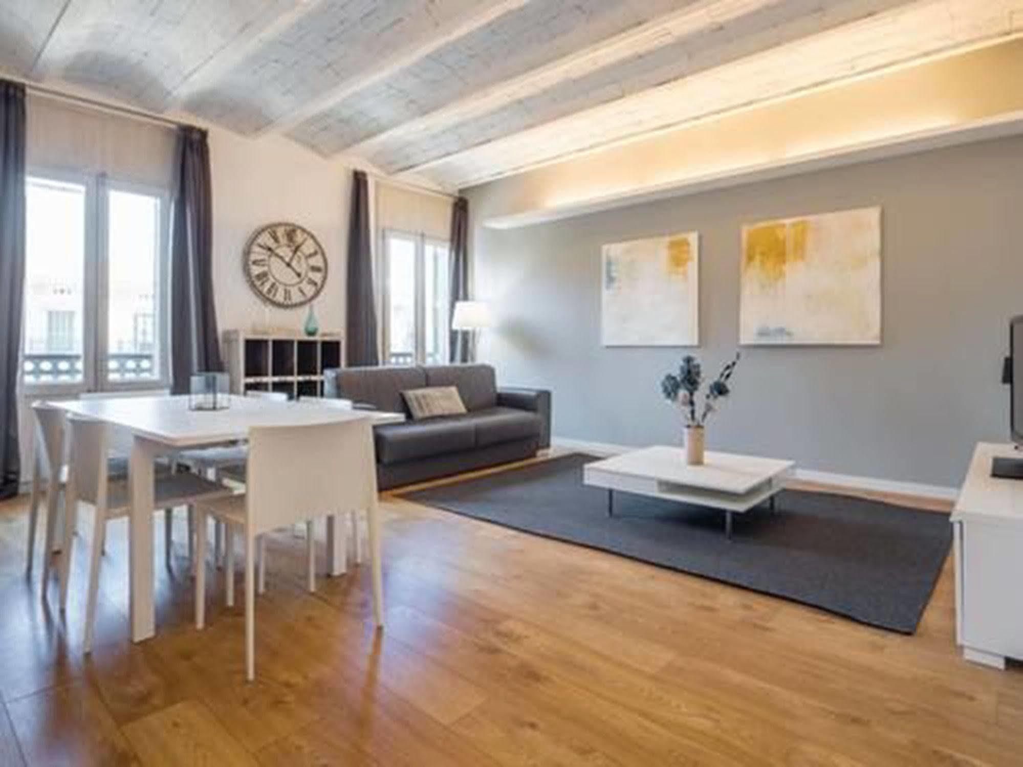 Rent Top Apartments Near Plaza De Catalunya برشلونة المظهر الخارجي الصورة